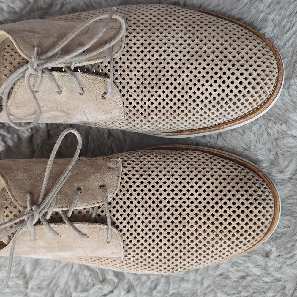 Amalfi tan suede perforated lace up oxfords size 9 - Picture 2 of 10
